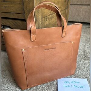 Portland Leather Goods Caramel medium classic crossbody